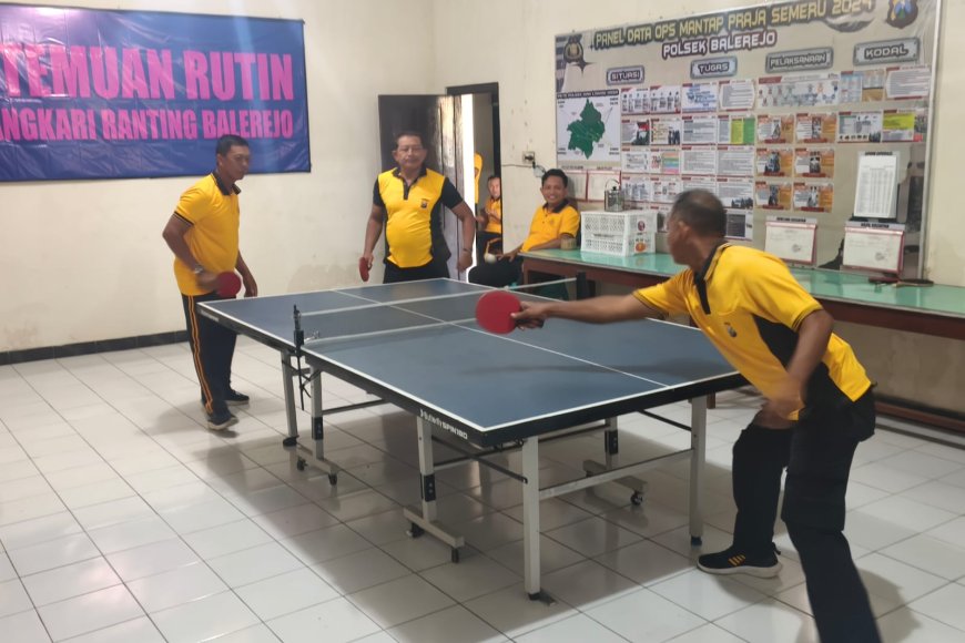 Jaga Kebugaran dan Solidaritas, Personel Polsek Balerejo Gelar Olahraga Bersama Usai Apel Pagi