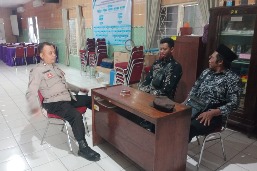 Perkuat Sinergitas, Bhabinkamtibmas Polsek Balerejo Sambangi Perangkat Desa