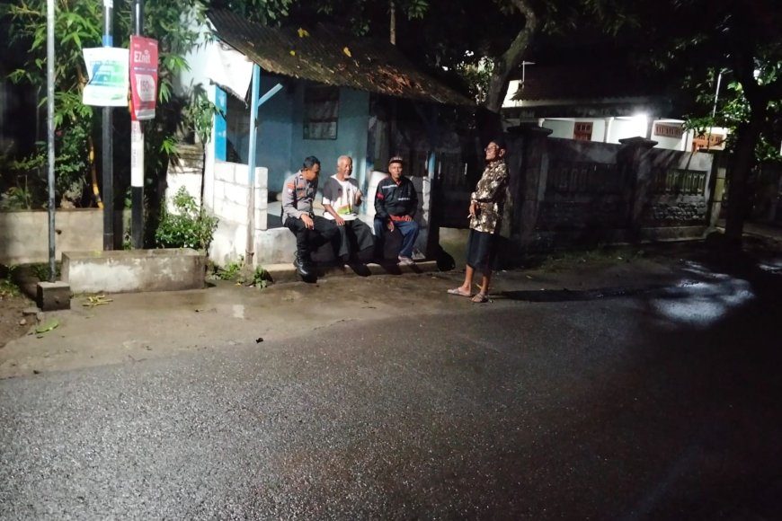 Hidupkan Kembali Pam Swakarsa, Bhabinkamtibmas Polsek Wonoasri Sambangi Pos Ronda Tengah Malam