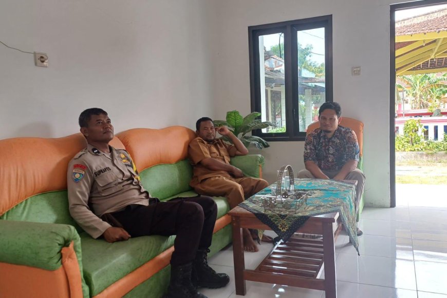 Bhabinkamtibmas Desa Kepet Sambang Dialogis dengan Perangkat Desa