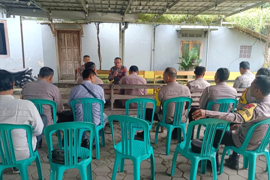 Tingkatkan Kedisiplinan dan Pelayanan, Plh. Kapolsek Balerejo Pimpin Anev Rutin Anggota